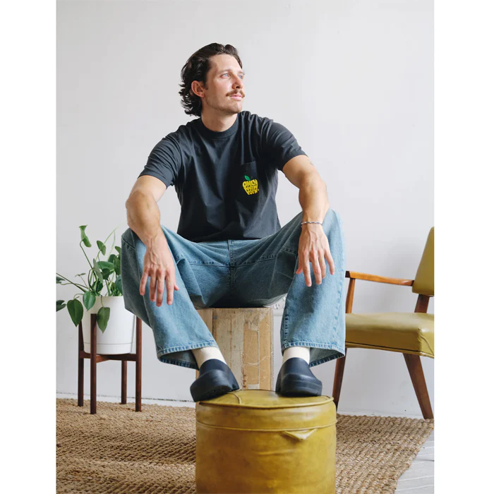 ALL BOROUGH APPLE POCKET T-SHIRT - VINTAGE BLACK - Image 5