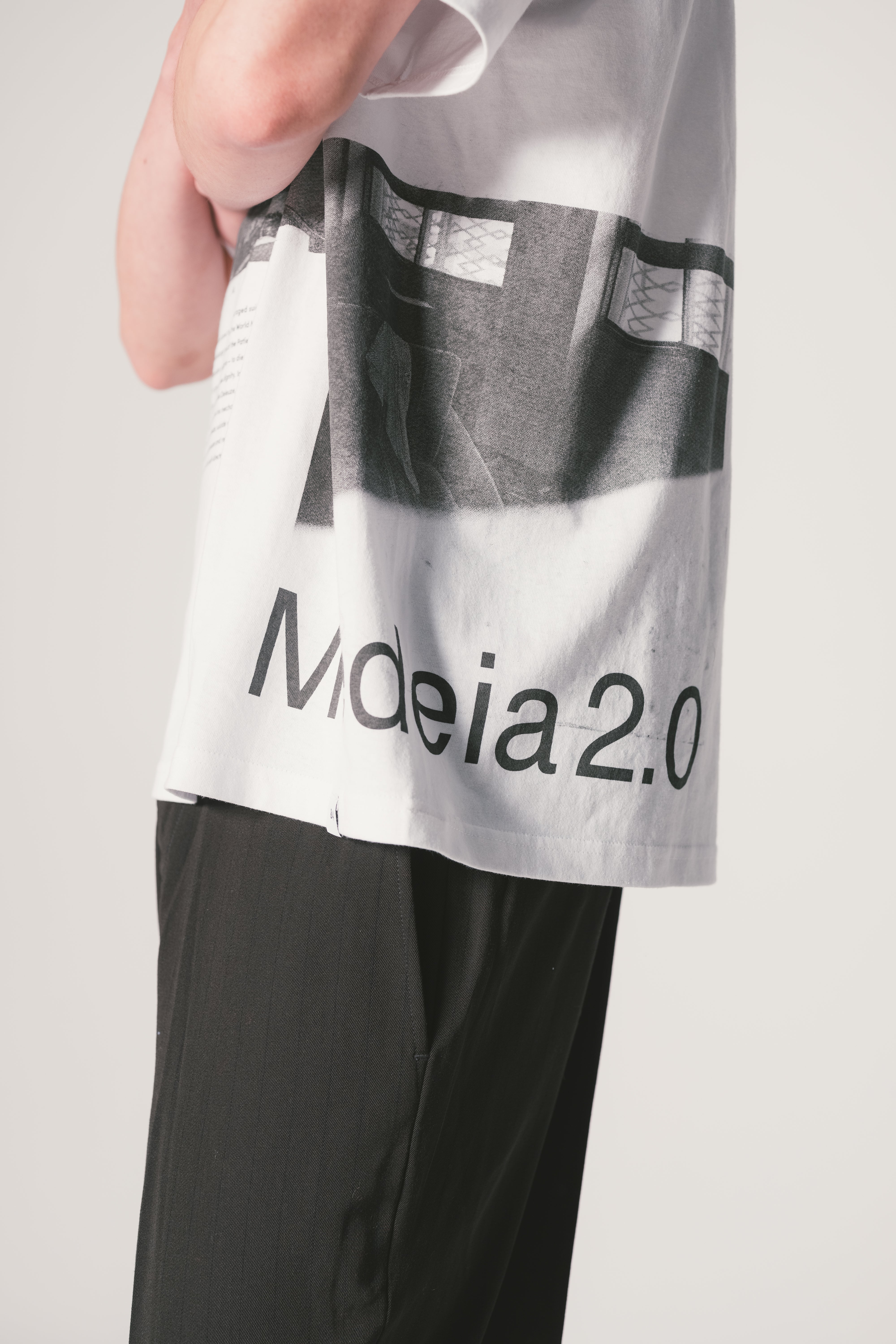 MEDIA 2.0 Ex. S/S PRINT T "MEDEIA 2.0" - Image 11