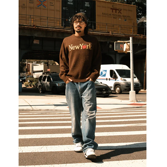 NEW YORK APPLE SWEATER - CHOCOLATE - Image 4