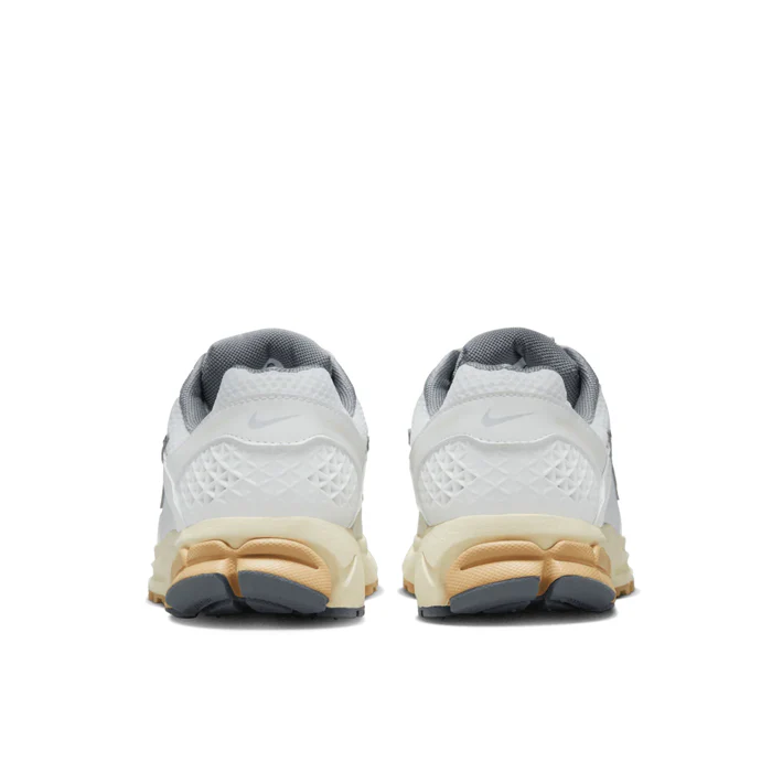 WOMENS NIKE ZOOM VOMERO 5 - Image 4