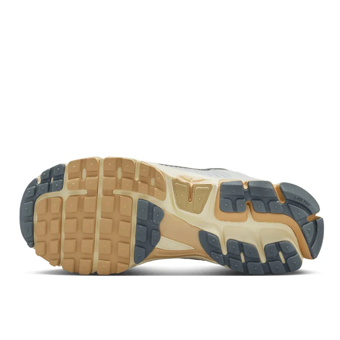 WOMENS NIKE ZOOM VOMERO 5 - Image 6